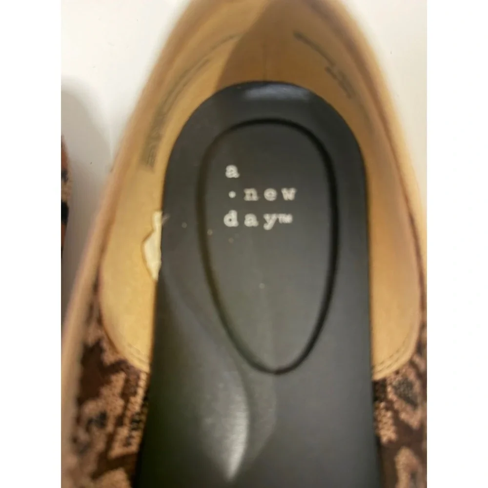 A New Day Womens Leopard Print Knit Pointed Toe Ballet Flats Brown Tan Size 7.5 - Picture 3 of 6